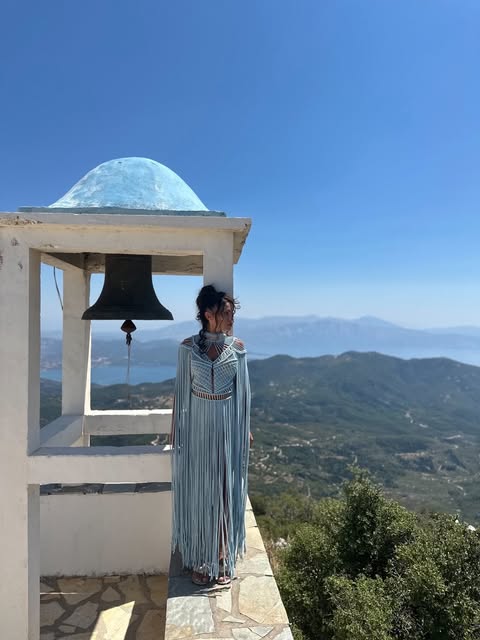 Rochie cu umeri scurtă / lungă