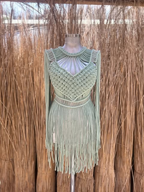 Rochie cu umeri scurtă / lungă